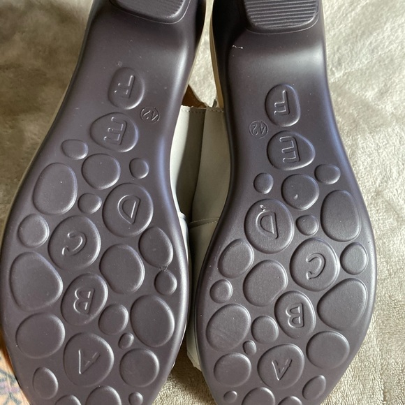 Sandals 👡 ladies size 42 NWOT - Picture 9 of 10